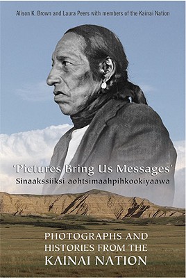 Pictures Bring Us Messages / Sinaakssiiksi aohtsimaahpihkookiyaawa